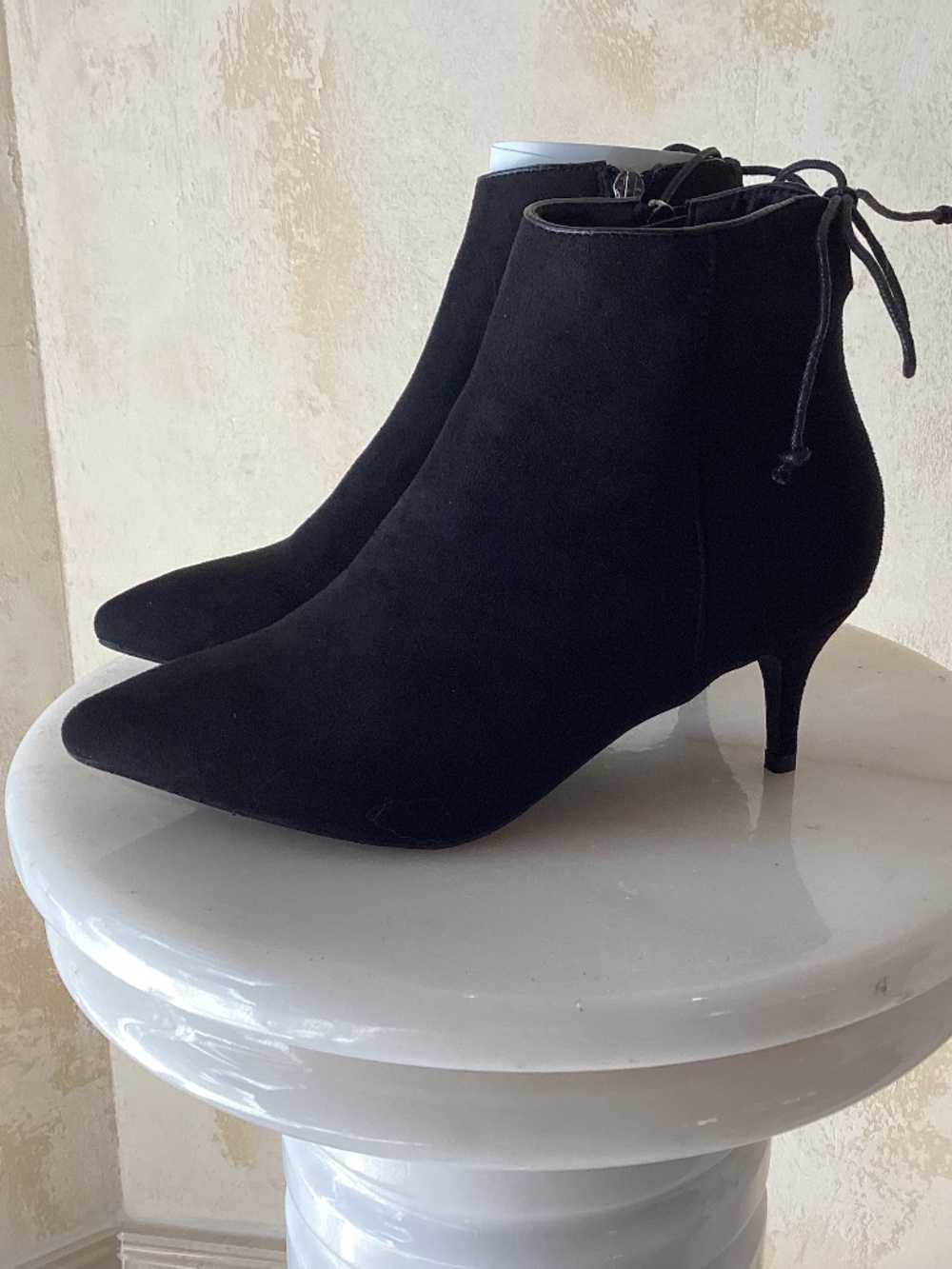 CATHERINE MALINDRINO BLACK SUEDE POINTED TOE ANKLE BOOT SIZE 7
